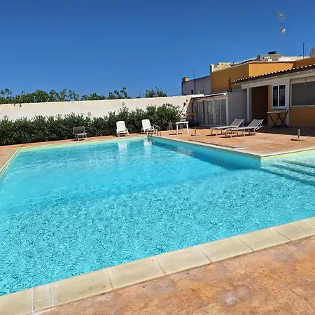 Con Piscina 10 E Lode Villa